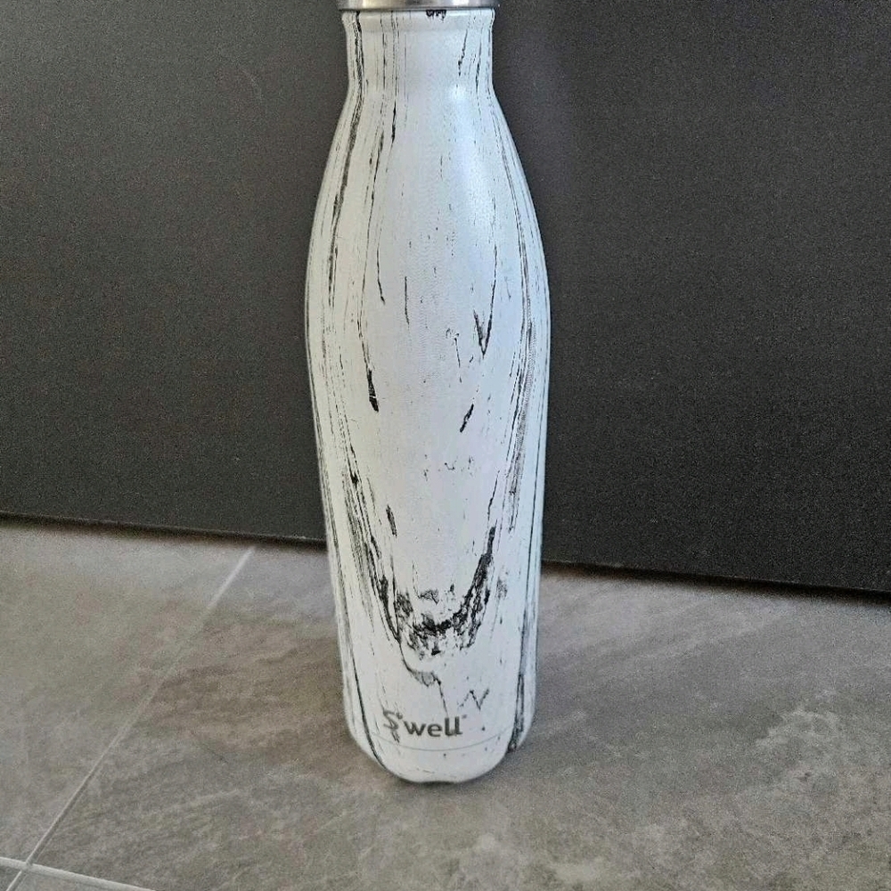 S'well Marble-Style White and Black Bottle